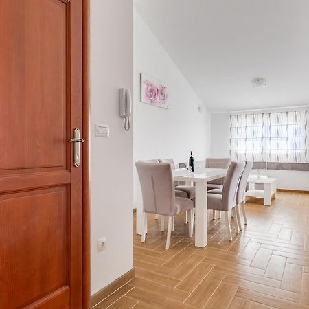 Apartmani Pocrnic Pakoštane Kültér fotó