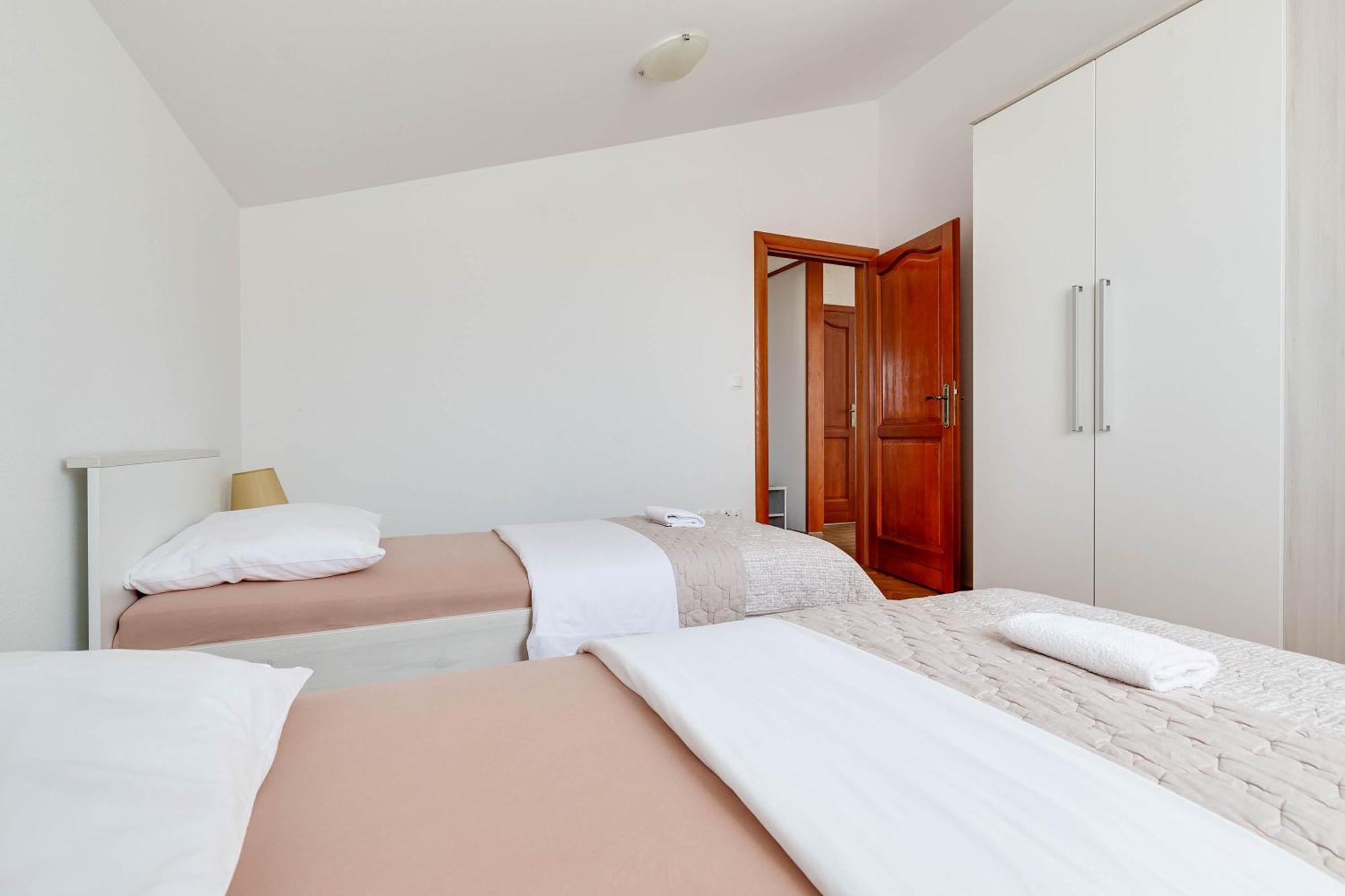 Apartmani Pocrnic Pakoštane Kültér fotó
