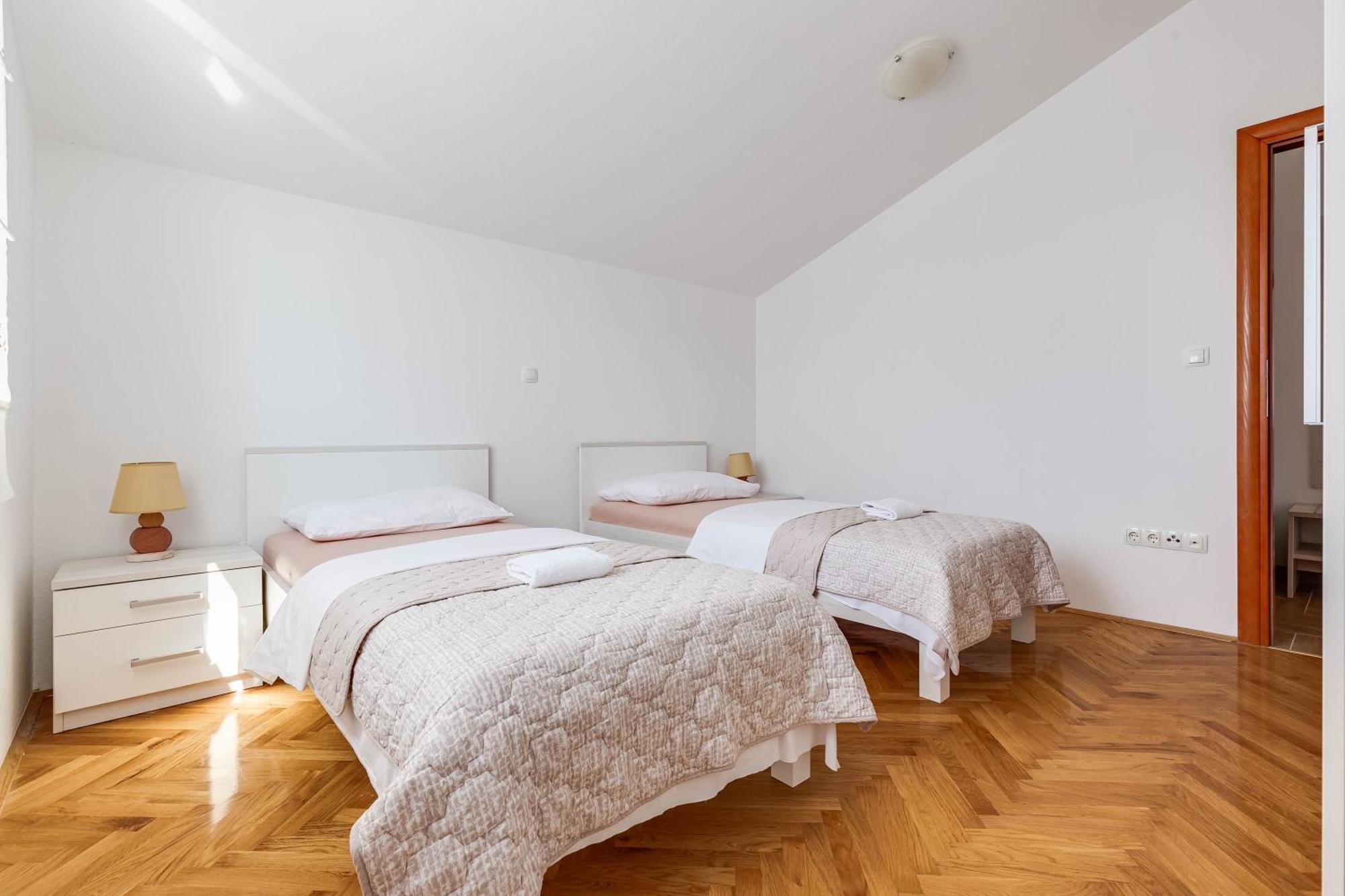 Apartmani Pocrnic Pakoštane Kültér fotó